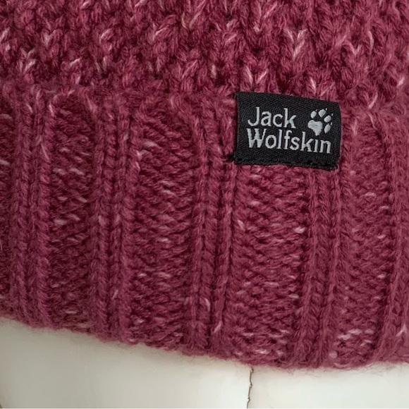 Jack Wolfskin Women’s Highloft Knit‎ Cap ,raspberry, fluffy Pom on top. One size - Picture 9 of 9